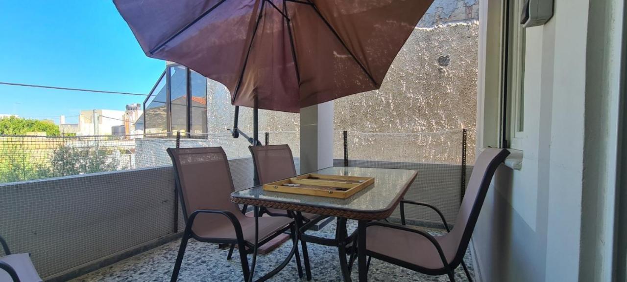 Μοντέρνα Εξοχική Κατοικία Στην Κωμη Komi  Esterno foto